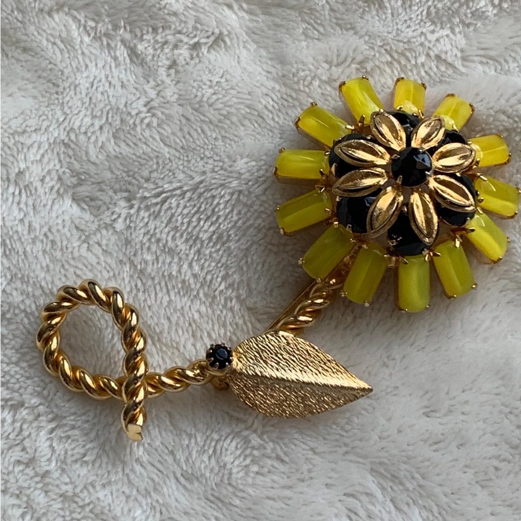 Vintage Weiss Sunflower Brooch